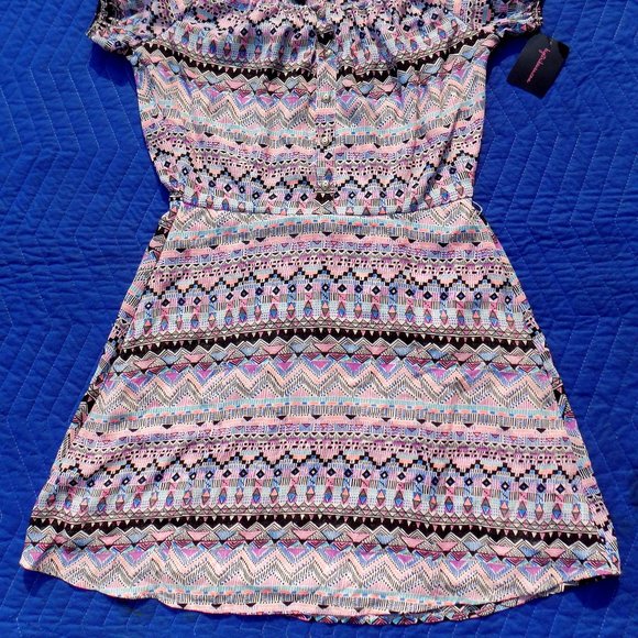 Big Strike USA Geometric Print Cap Sleeve Dress - Size M - Picture 2 of 4
